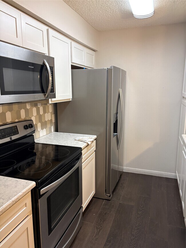 Building Photo - 31 Hideaway Dr