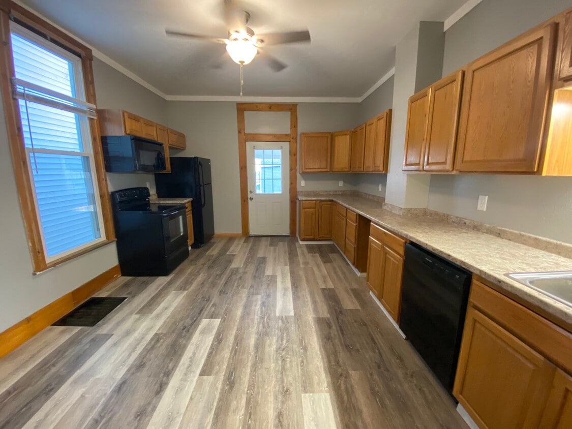 1185 Walnut St, Dubuque, IA 52001 House Rental in Dubuque, IA