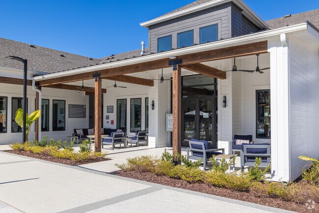 Pool & Outdoor Lounge Area - Flats at East Bay