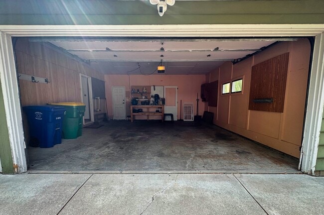 Two Park Garage - 1736 Spence St