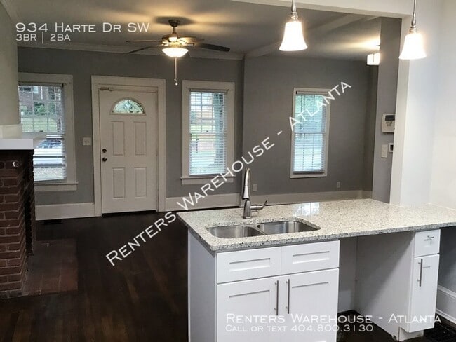 Building Photo - Renovated 3 Bedroom Bungalow in Sylvan Hills!