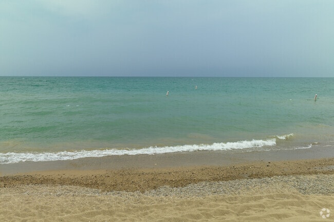 Residents of Lake Bluff can breathe in fresh air and enjoy Lake Michigan at Sunrise Beach.