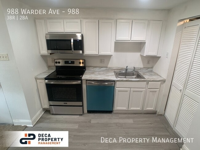 Building Photo - 3 Bedroom Apartment