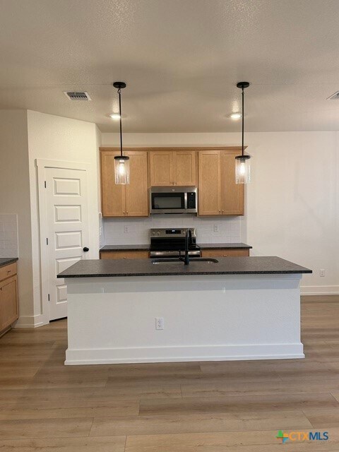 Building Photo - 8918 Trungle Rd