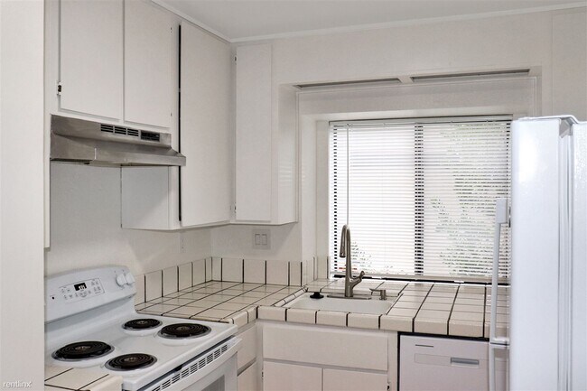 Foto del edificio - 2 br, 2 bath Condo - 32 Village Circle