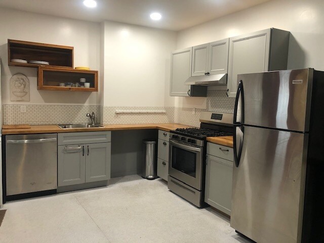 Nice modern kitchen! - 514 S Bond St