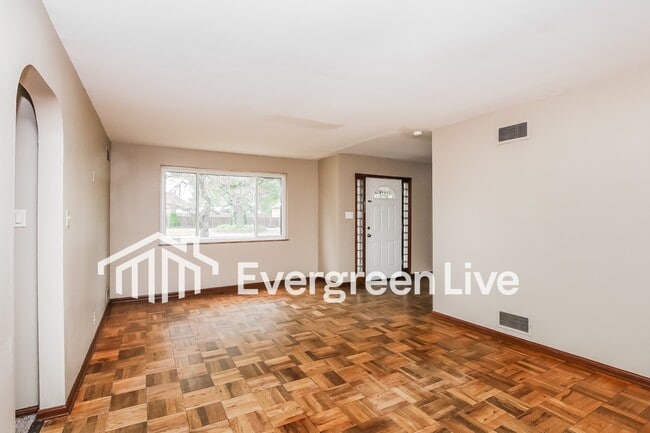 Foto del edificio - 4616 Redwood Dr