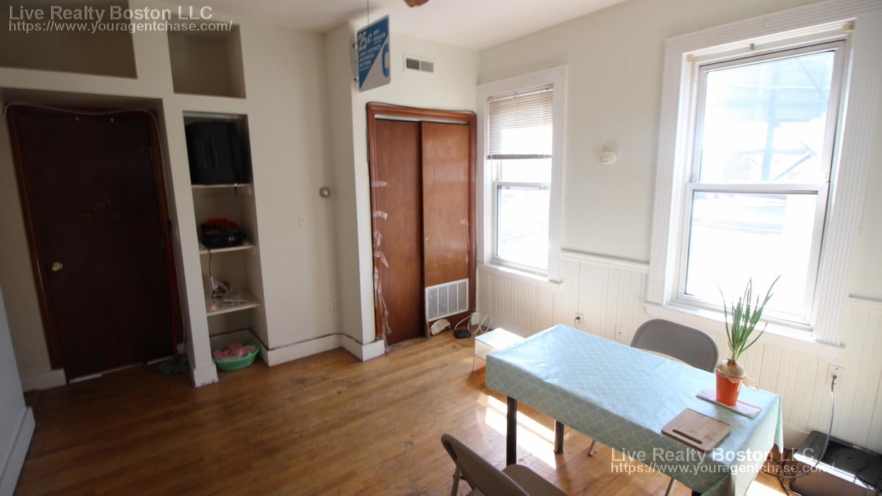 Primary Photo - 59 Linden St