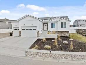 Building Photo - 1270 Dolostone Dr