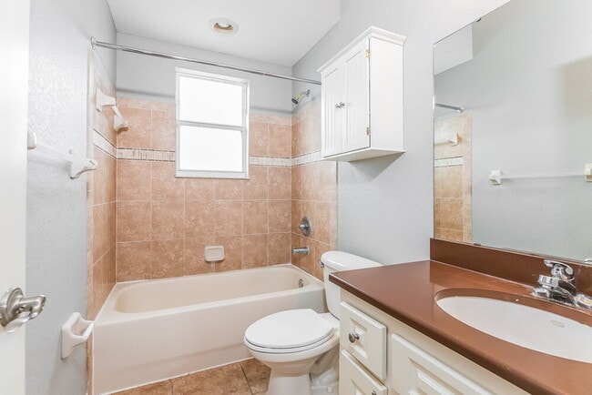 Foto del edificio - 7012 Brenton Manor Ln