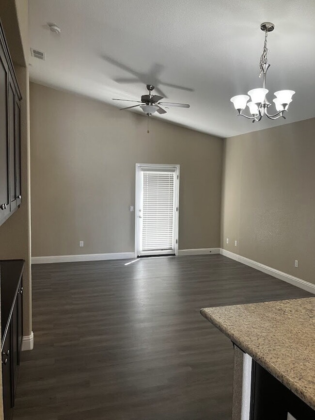 Foto del edificio - Spacious 4-Bedroom, 2-Bath Rental Home – M...