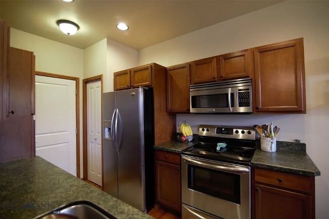 Building Photo - Modern 3 Bed | 2.5 Bath Condo in Prime Loc...