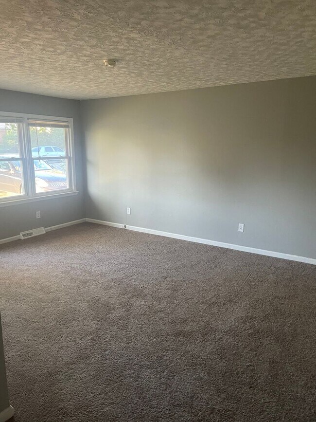 Building Photo - 3 bedroom 1 bath house