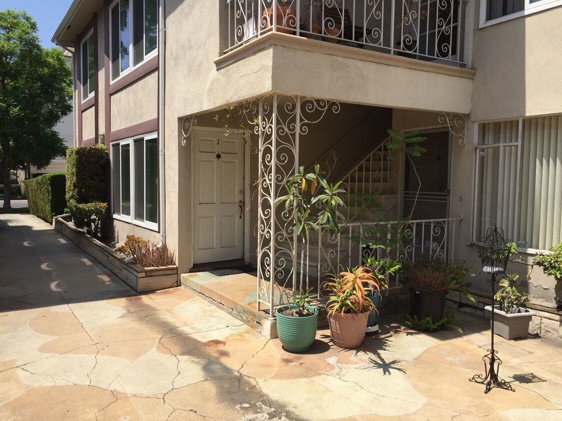 Foto principal - 404 N Palm Dr