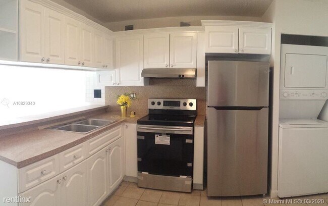 Foto del edificio - 3 br, 2 bath  - Tennis View Condo