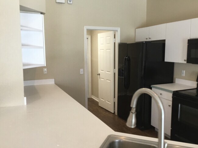 Building Photo - 10605 Juliano Dr