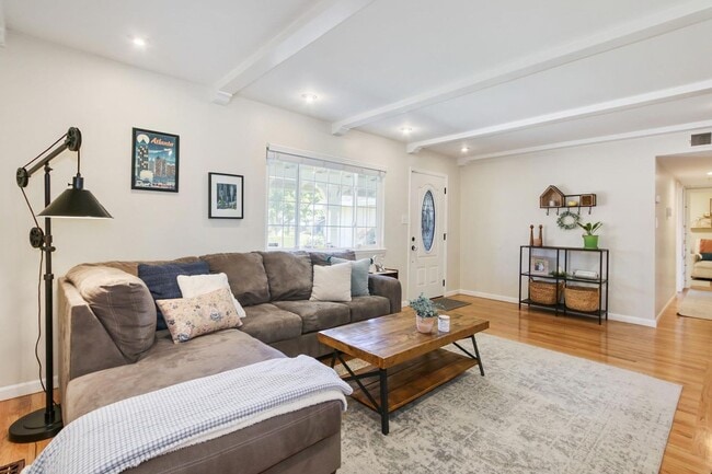 Building Photo - Short Term Lease through June 2025 availab...