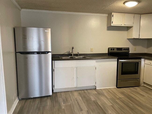 Building Photo - 1364
