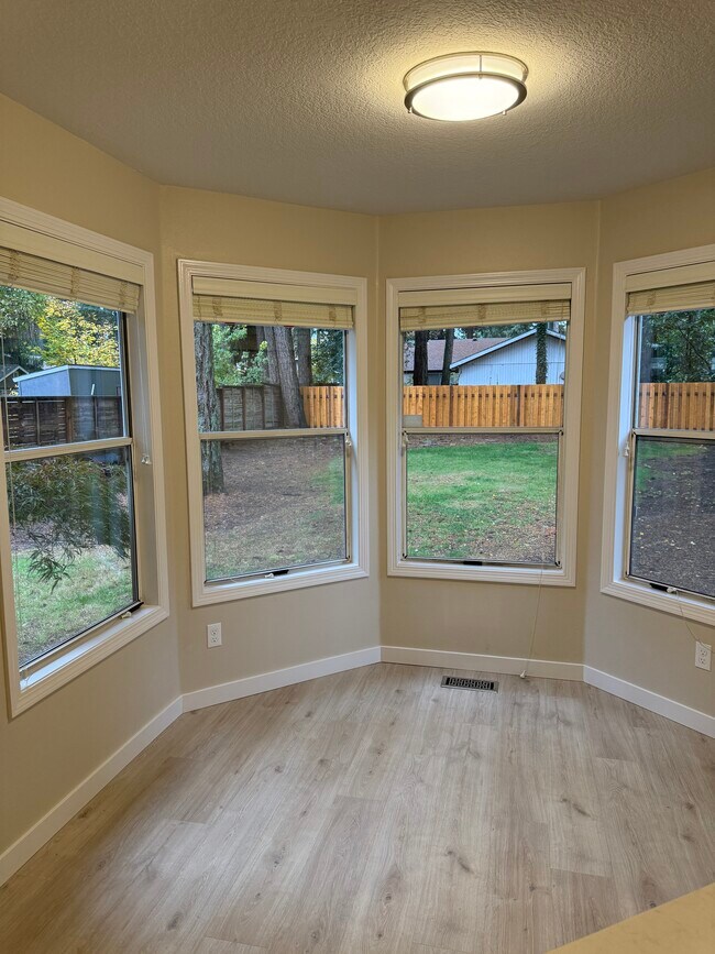 Building Photo - 17635 Hill Way