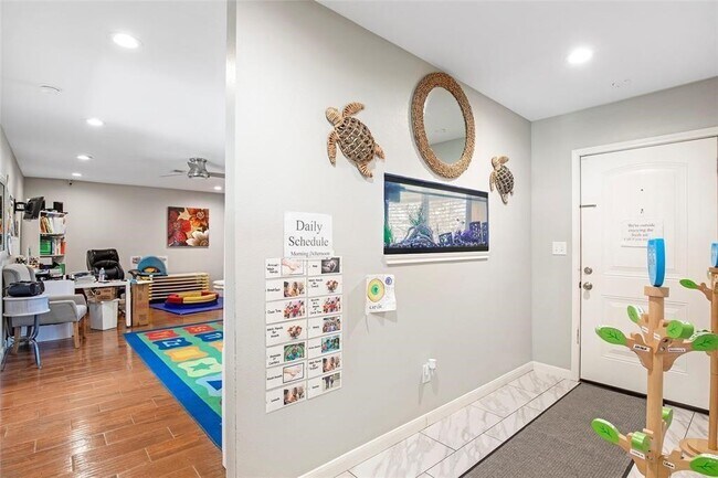 Foto del edificio - 5302 Treaschwig Rd