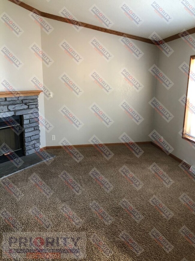 Building Photo - 3 bedroom, 2 bath single-family home