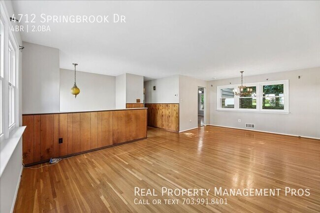 Foto del edificio - 4712 Springbrook Dr