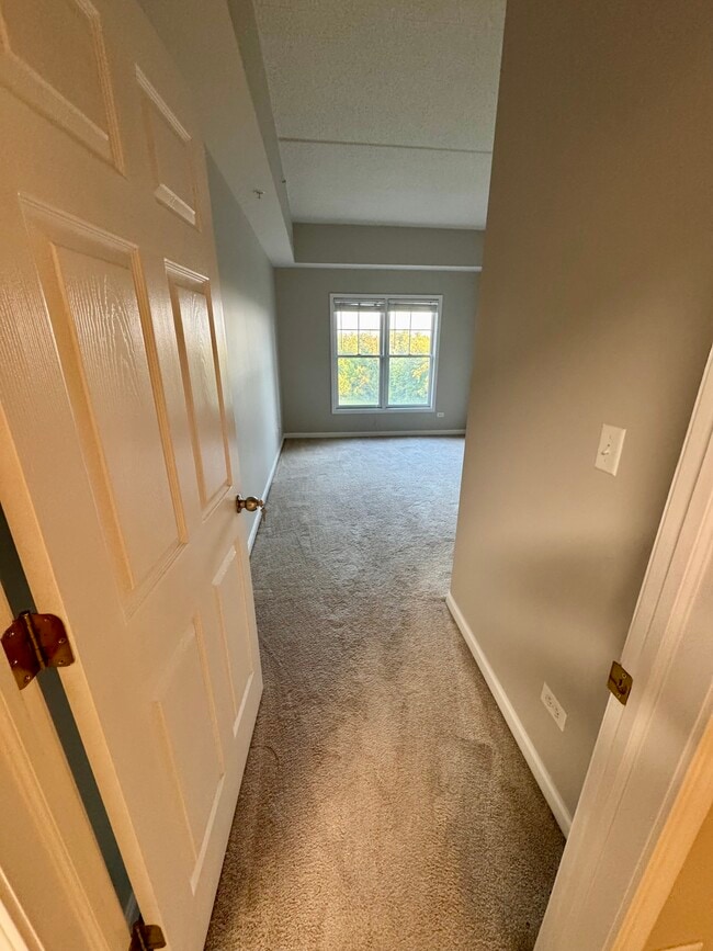 Building Photo - 125 Lakeview Dr