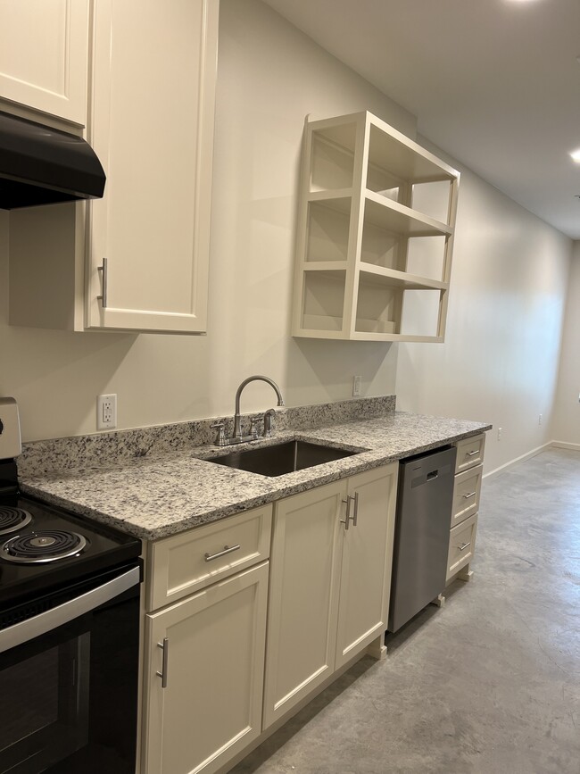 Building Photo - 299 Sara St