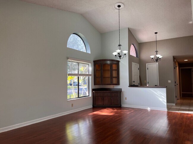 Building Photo - 151 Lakepointe Cir