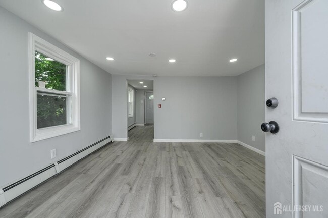 Building Photo - 410 David St