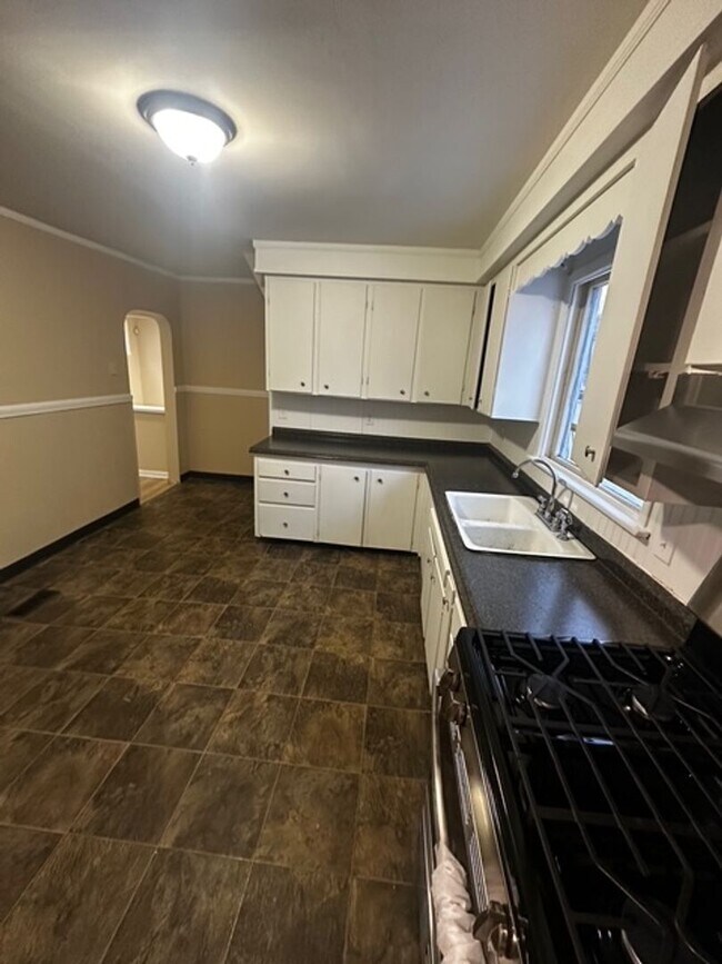 Building Photo - 80 Rand St