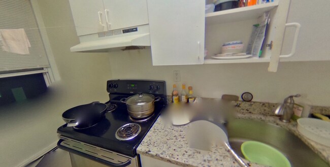 Foto del edificio - 208 Winthrop Rd