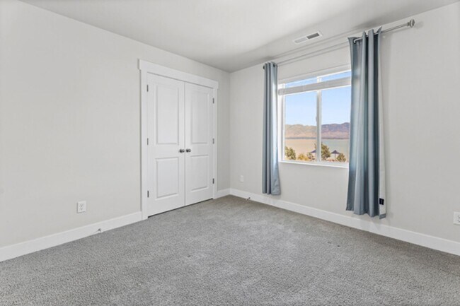 Foto del edificio - Large luxurious house with view of beautiful Utah Lake!