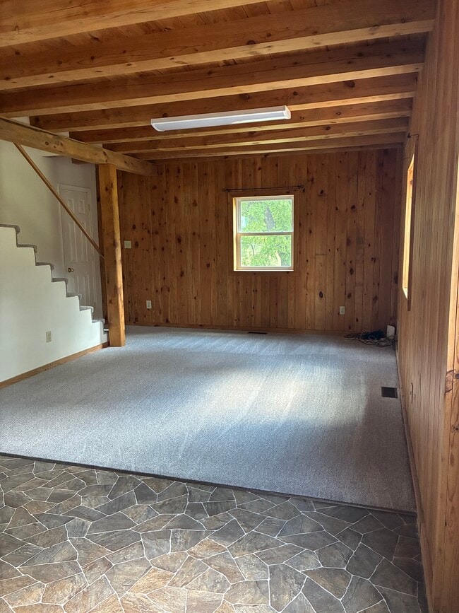Living room - 945 Tucker Ridge Rd