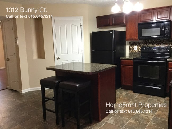 Building Photo - Townhome near MTSU