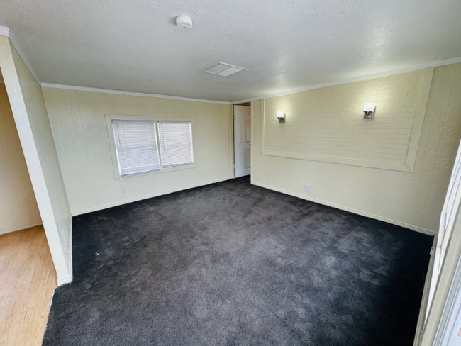 Foto del edificio - 3975 E Lake Mead Blvd