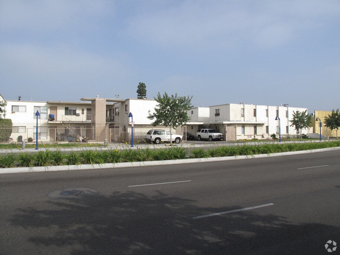 Building Photo - Rosewood Apartments