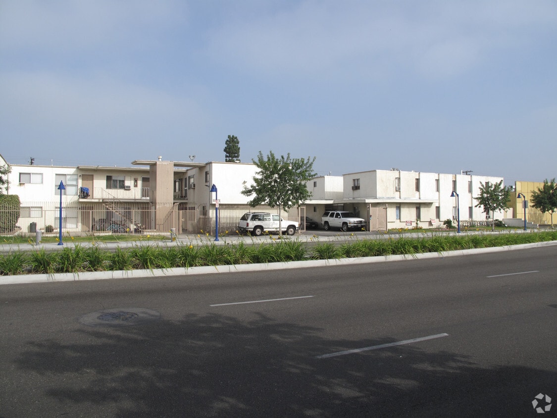 Rosewood Apartments - The Gigi Apartments