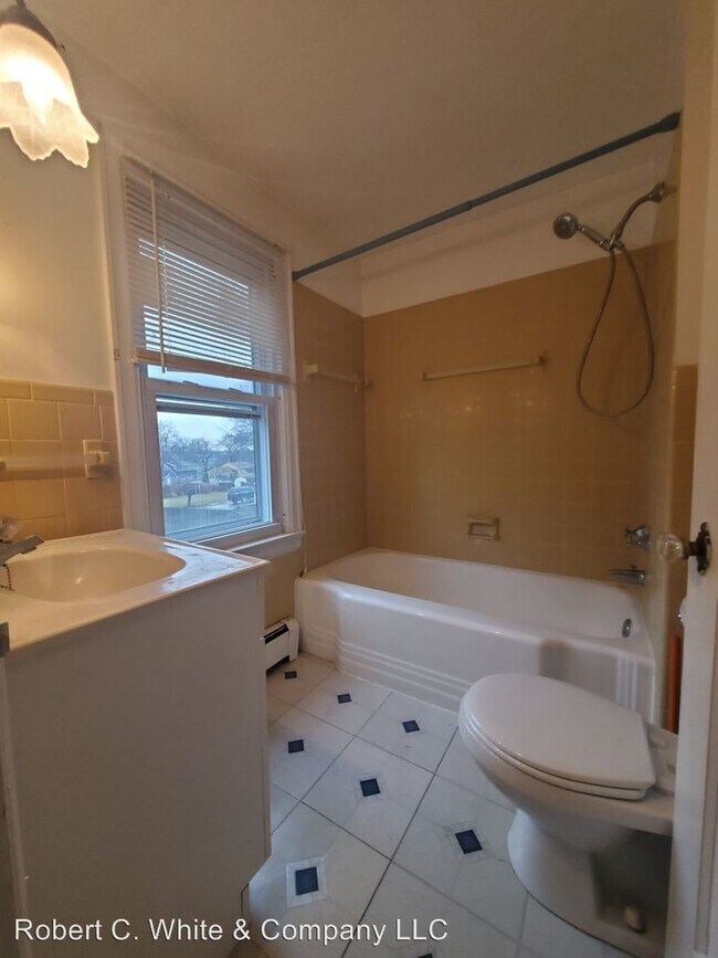 Building Photo - 3 br, 2 bath House - 13 Bernardino Ave