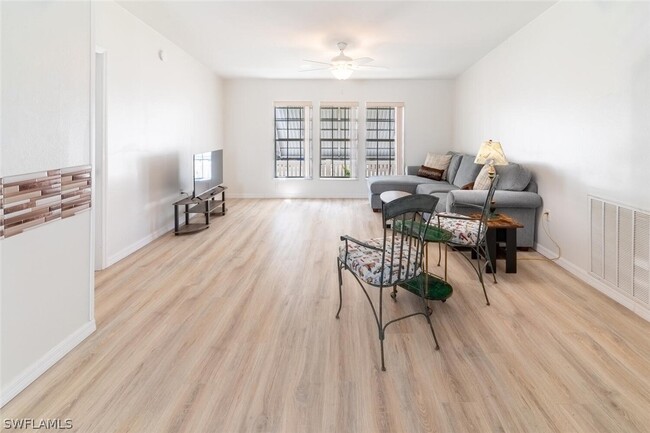 Foto del edificio - 27579 Big Bend Rd