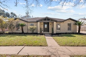 Building Photo - 15514 Diana Ln