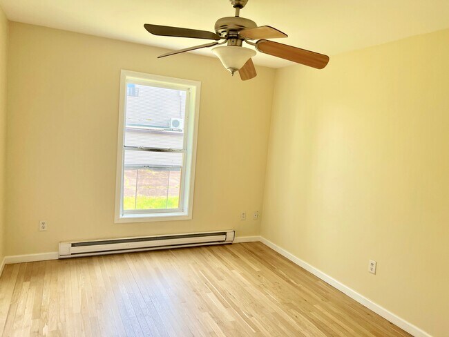 Building Photo - 321 Taylor Ave
