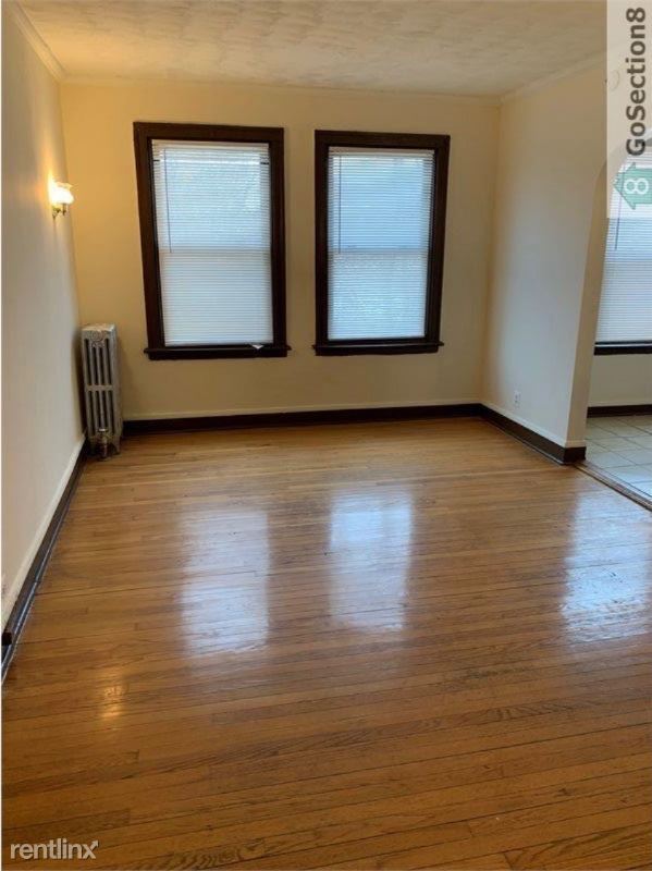Building Photo - 824 E 49th St
