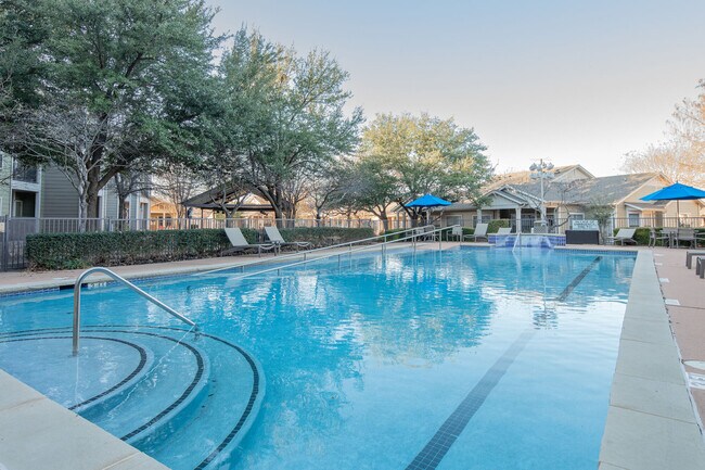 Foto del edificio - Mariposa River Bend 55+ Apartment Homes
