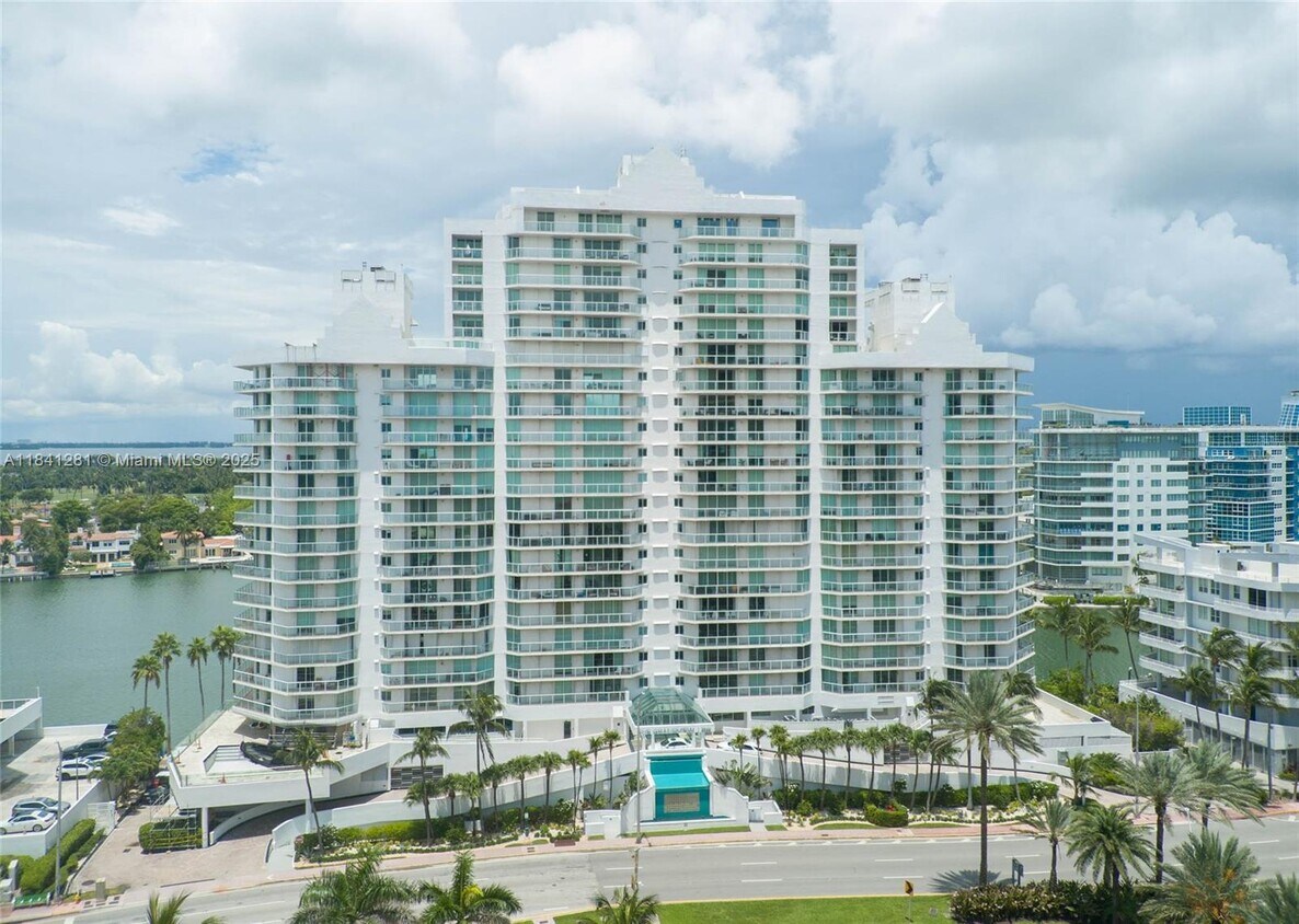 Primary Photo - 5900 Collins Ave