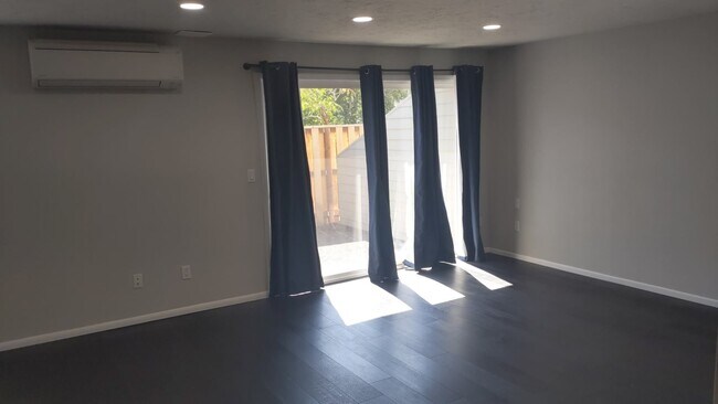 Building Photo - Available now: 3 bedroom ~ 1.5 bath Townho...