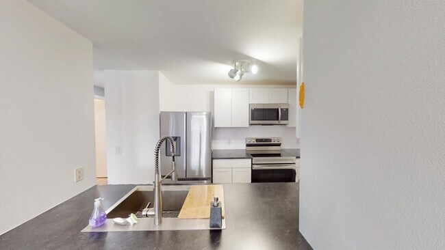 Foto del edificio - Luxury Condo, Close To Nike & Intel, Detac...