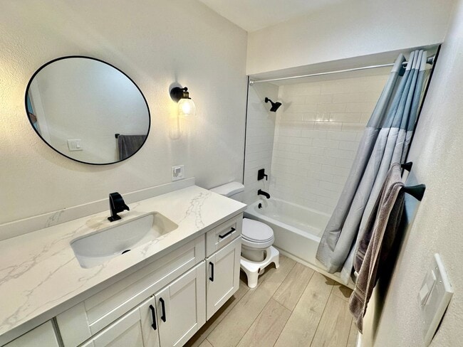Building Photo - Beautiful condo in resort community