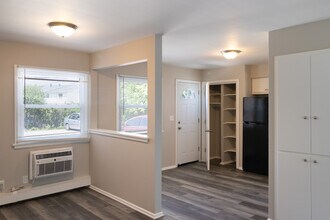 Building Photo - 3026 W Iona Terrace