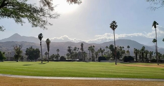 Building Photo - Palm Springs 3 br 3 bth on Golf Course